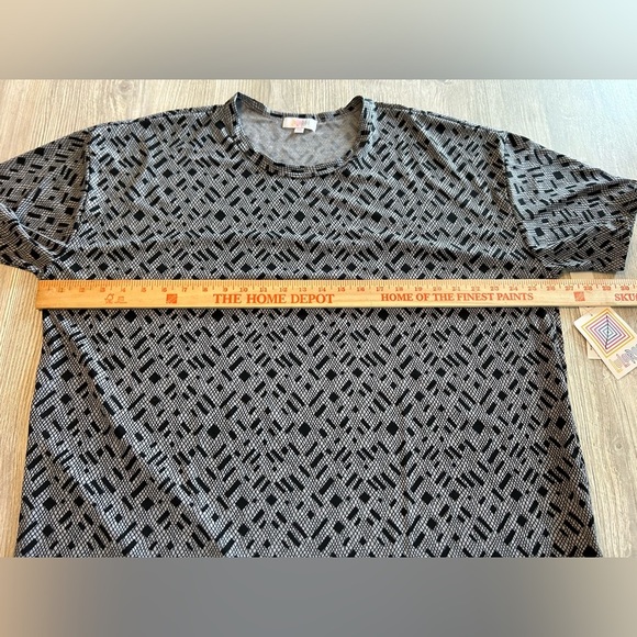 LuLaRoe Unisex Patrick T Shirt Simply Comfortable Gray & Black NWT New Size 3XL. - Picture 7 of 8